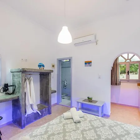 Santorininy Hotel Perissa (Santorini)