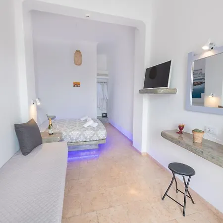 Santorininy Hotel *