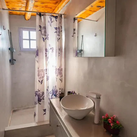 Santorininy Hotel *