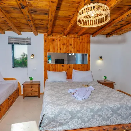 Santorininy Hotel